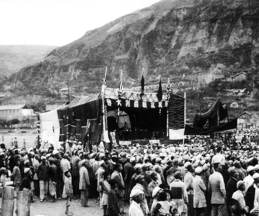1945年延安庆祝抗战胜利大会现场。抗战时期.jpg