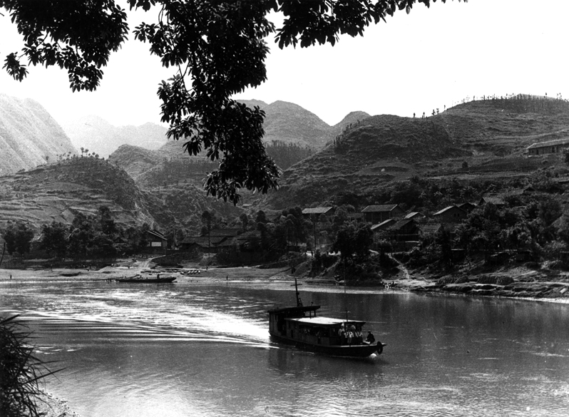 红军三渡赤水地点——茅台渡口。1950年代拍摄.jpg